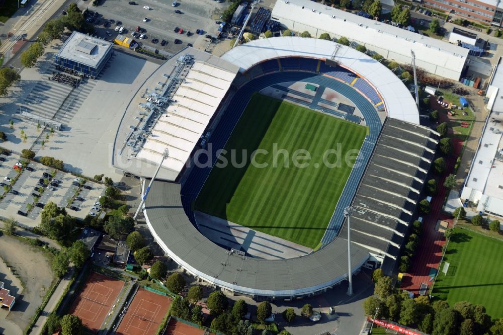 Braunschweig von oben - Sportstätten-Gelände der Arena des Stadion in Braunschweig im Bundesland Niedersachsen