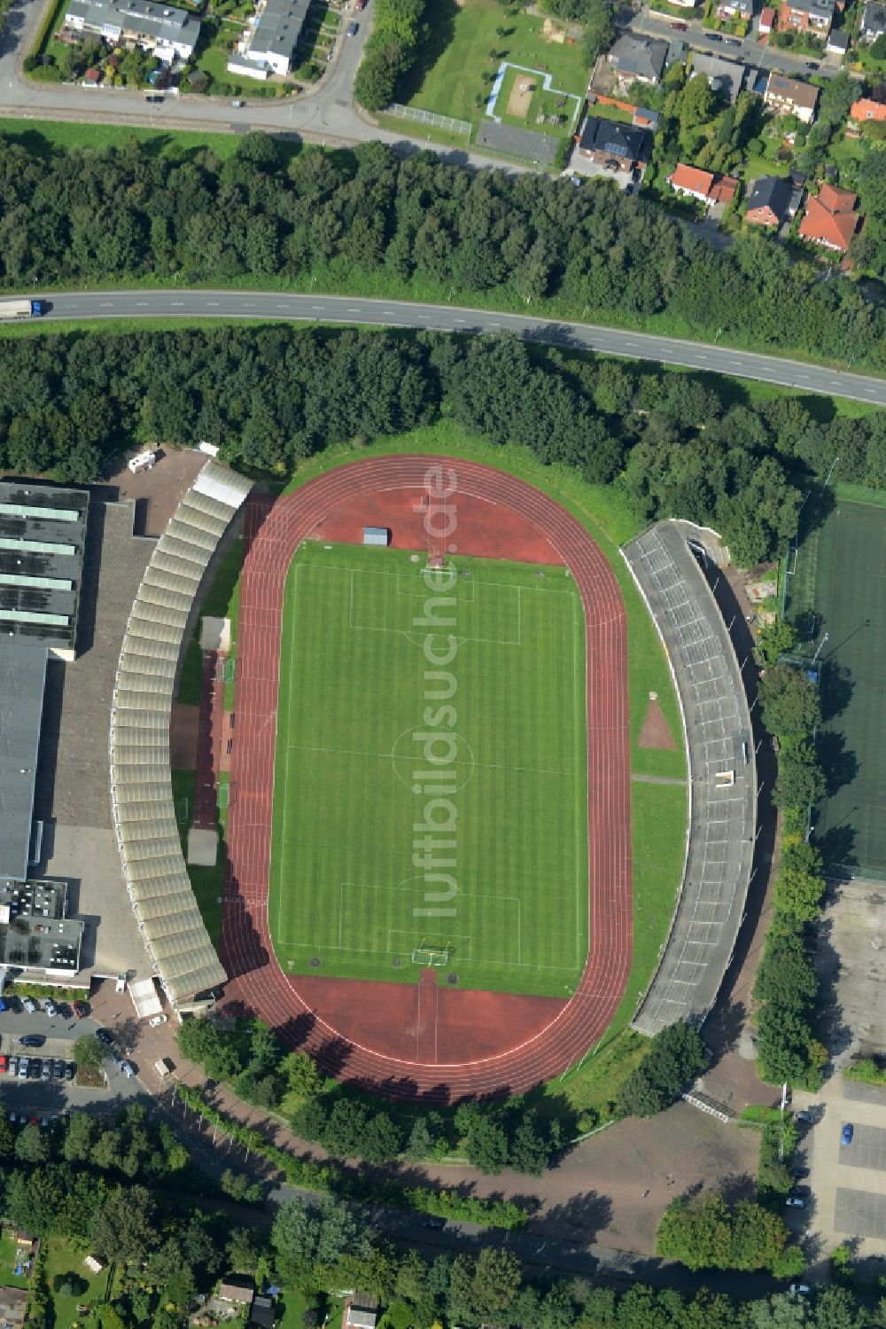 Luftaufnahme Bremerhaven - Sportstätten-Gelände der Arena des Stadion in Bremerhaven im Bundesland Bremen