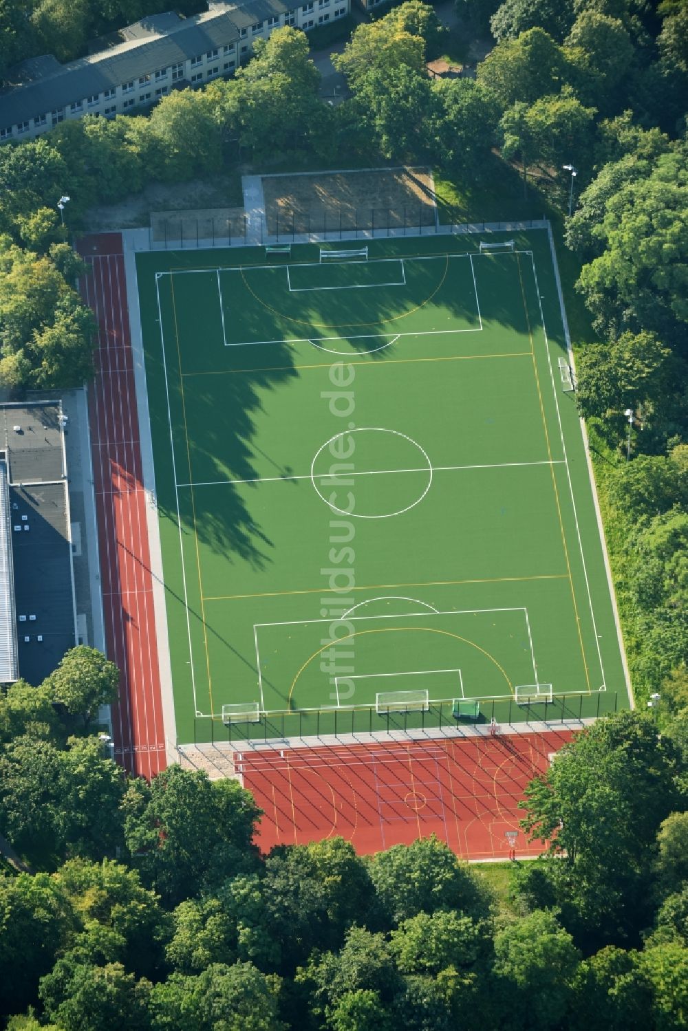 Berlin von oben - Sportstätten-Gelände der Arena des Stadion Britz-Süd am Buckower Damm im Ortsteil Britz in Berlin, Deutschland