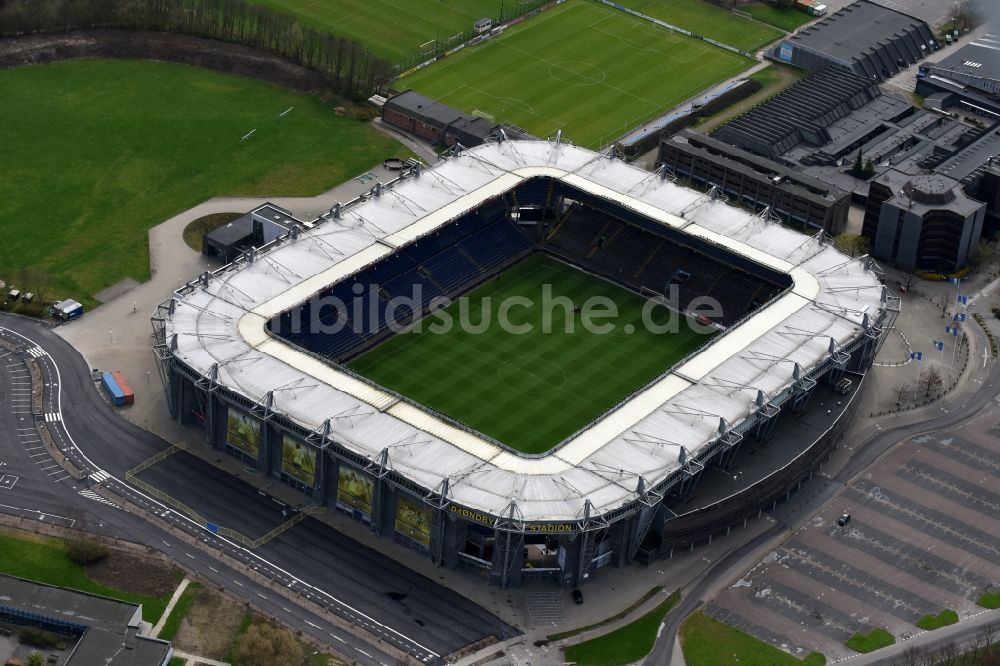 Brondby von oben - Sportstätten-Gelände der Arena des Stadion in Brondby in Region Hovedstaden, Dänemark