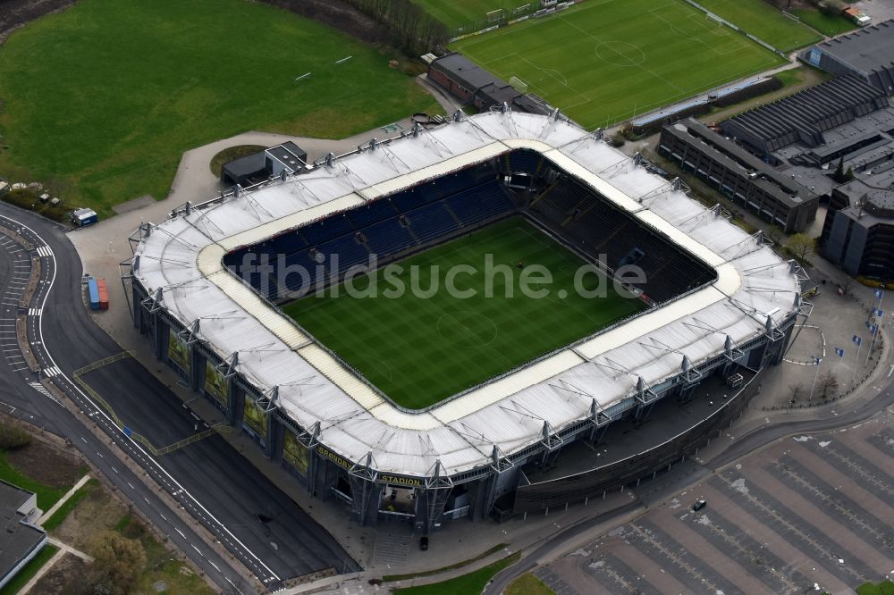 Brondby aus der Vogelperspektive: Sportstätten-Gelände der Arena des Stadion in Brondby in Region Hovedstaden, Dänemark