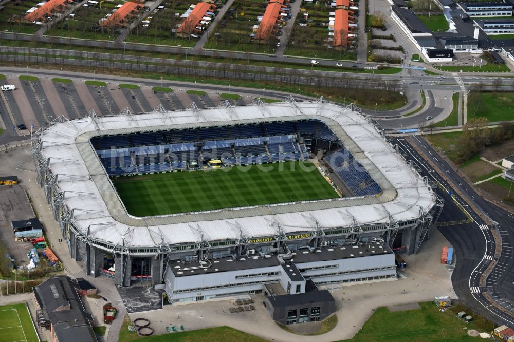 Brondby aus der Vogelperspektive: Sportstätten-Gelände der Arena des Stadion in Brondby in Region Hovedstaden, Dänemark