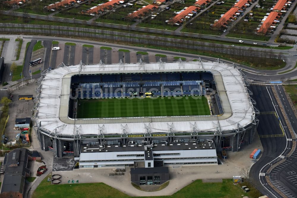 Luftbild Brondby - Sportstätten-Gelände der Arena des Stadion in Brondby in Region Hovedstaden, Dänemark