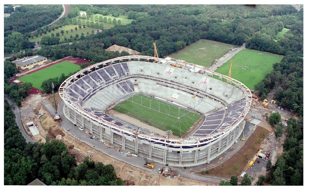 Frankfurt am Main von oben - Sportstätten-Gelände der Arena des Stadion Commerzbank-Arena im Ortsteil Sachsenhausen in Frankfurt am Main im Bundesland Hessen, Deutschland