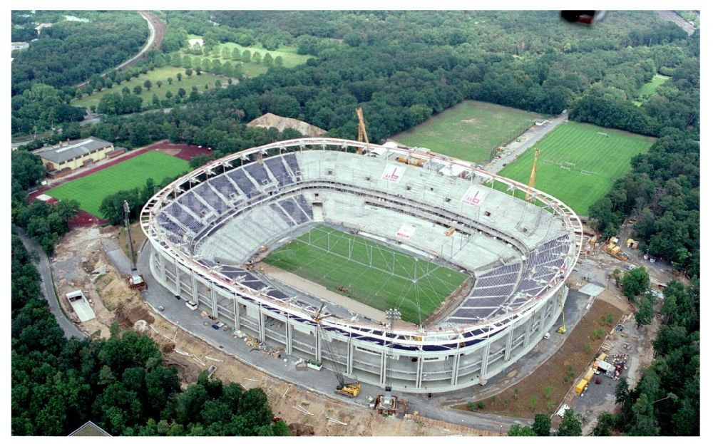 Luftbild Frankfurt am Main - Sportstätten-Gelände der Arena des Stadion Commerzbank-Arena im Ortsteil Sachsenhausen in Frankfurt am Main im Bundesland Hessen, Deutschland