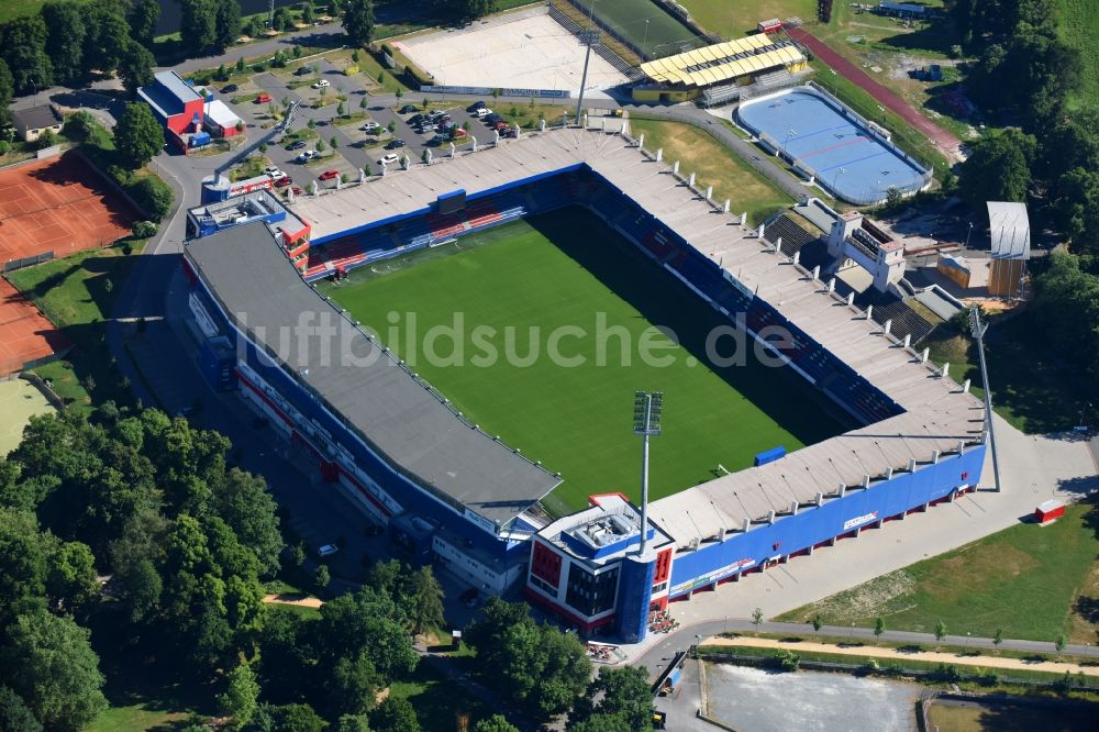 Pilsen aus der Vogelperspektive: Sportstätten-Gelände der Arena des Stadion Doosan Arena an der Struncovy sady in Pilsen in , Tschechien