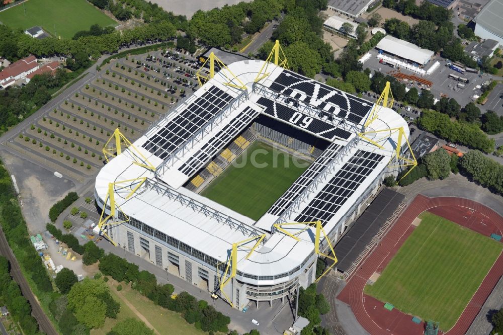 Dortmund von oben - Sportstätten-Gelände der Arena des Stadion in Dortmund im Bundesland Nordrhein-Westfalen