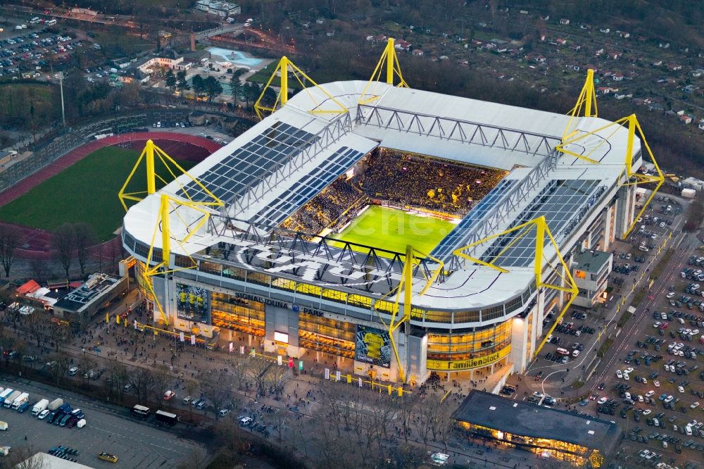 Dortmund von oben - Sportstätten-Gelände der Arena des Stadion in Dortmund im Bundesland Nordrhein-Westfalen