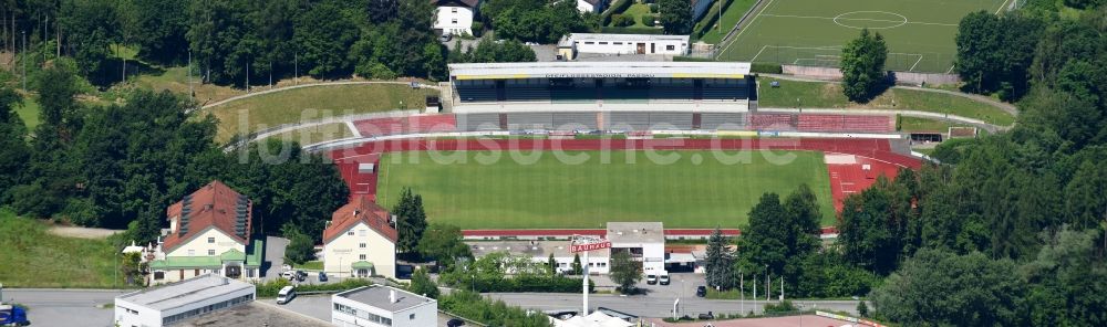 Luftaufnahme Passau - Sportstätten-Gelände der Arena des Stadion Dreiflüssestadion an der Danziger Straße in Passau im Bundesland Bayern, Deutschland