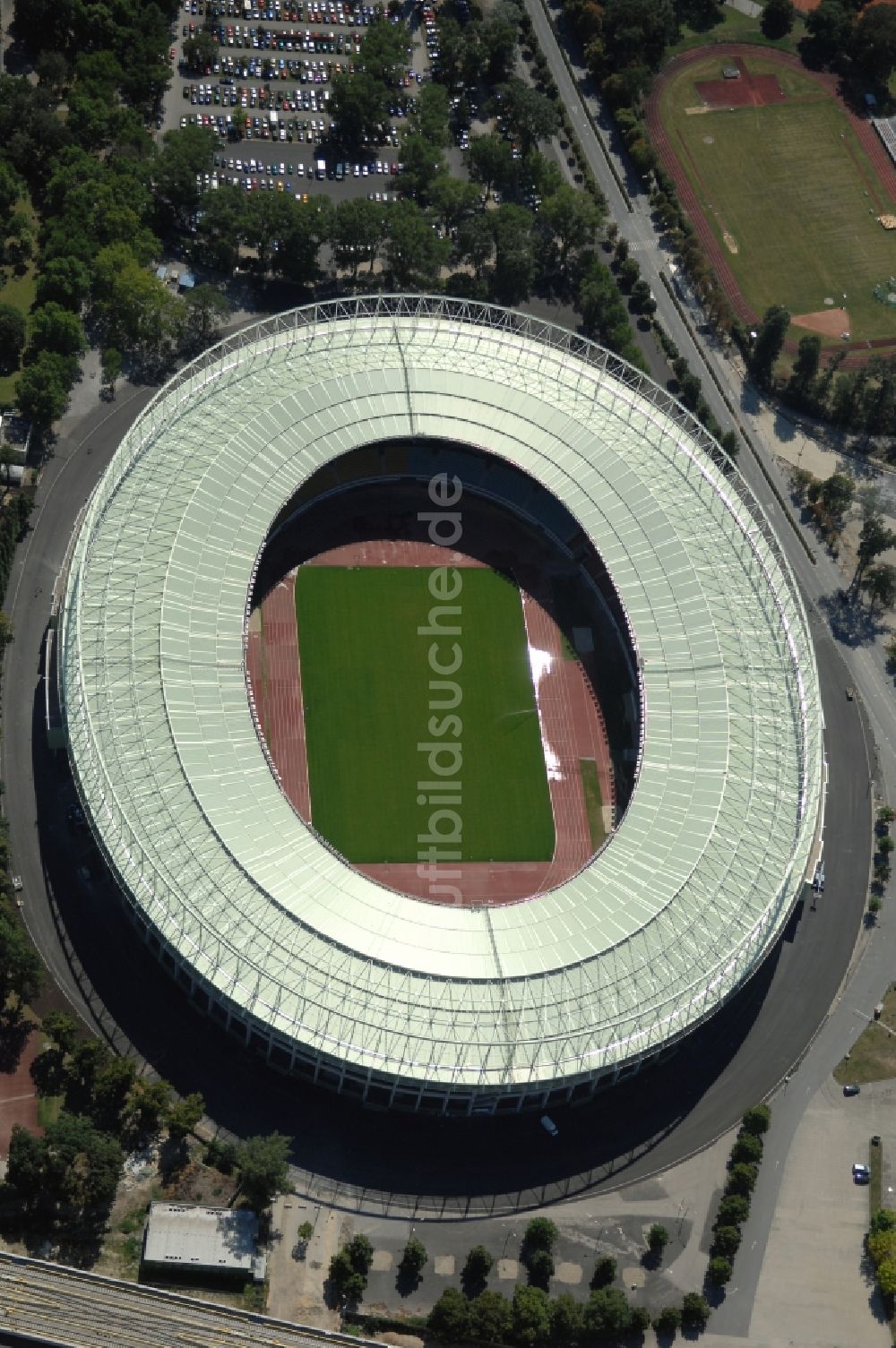 Luftaufnahme Wien - Sportstätten-Gelände der Arena des Stadion Ernst-Hampel-Stadion in Wien in Österreich