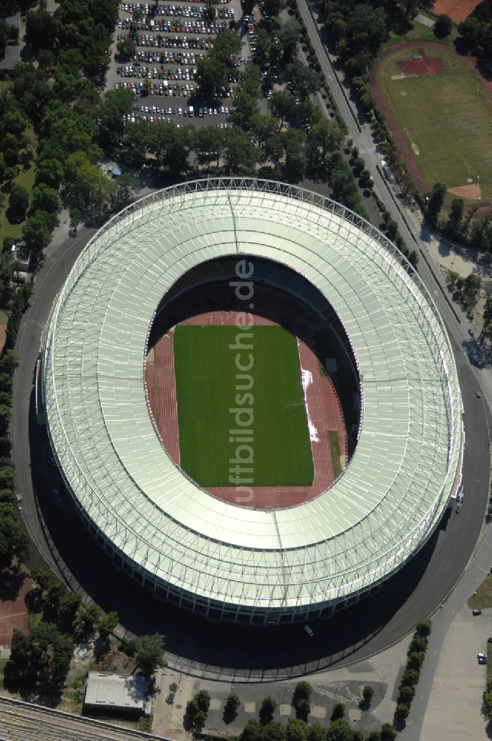 Wien von oben - Sportstätten-Gelände der Arena des Stadion Ernst-Hampel-Stadion in Wien in Österreich