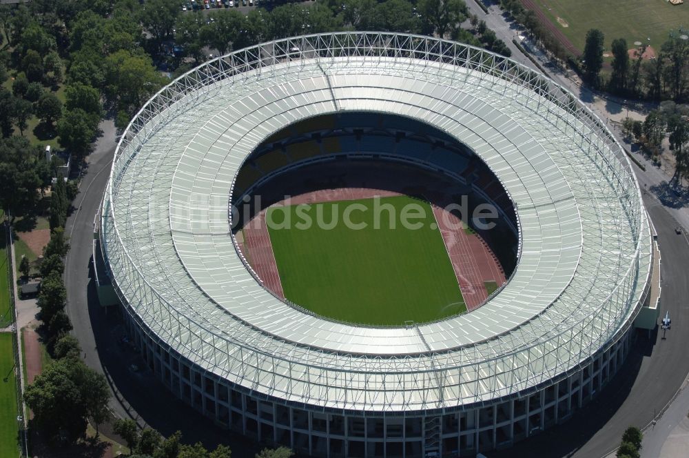 Wien von oben - Sportstätten-Gelände der Arena des Stadion Ernst-Hampel-Stadion in Wien in Österreich