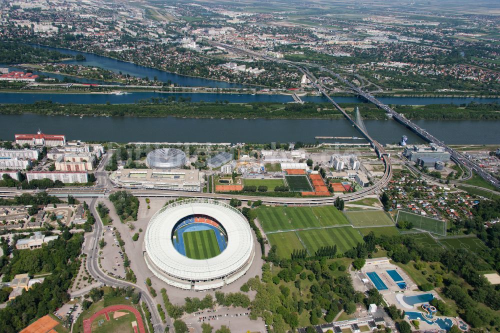 Wien aus der Vogelperspektive: Sportstätten-Gelände der Arena des Stadion Ernst-Happel-Stadion in Wien in Österreich