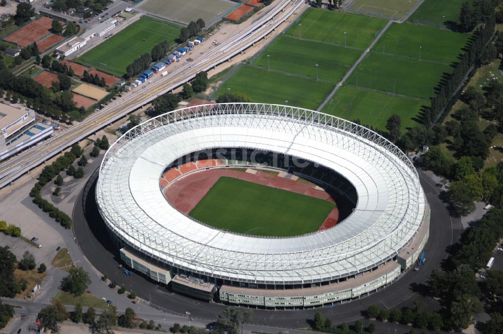 Wien aus der Vogelperspektive: Sportstätten-Gelände der Arena des Stadion Ernst-Happel-Stadion in Wien in Österreich