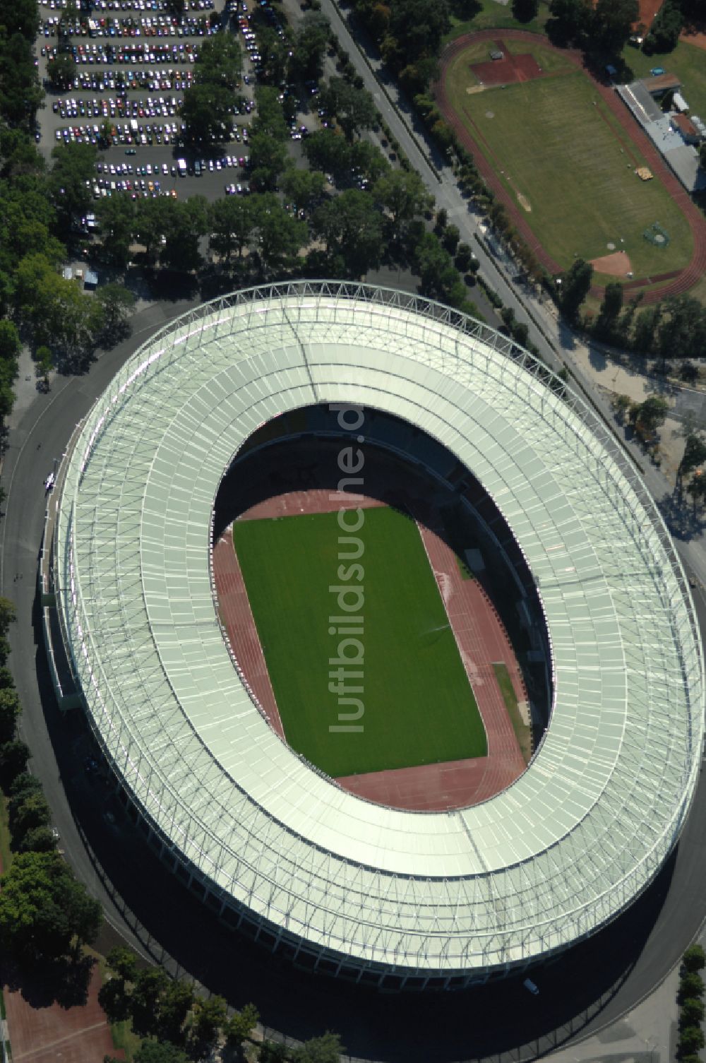 Wien aus der Vogelperspektive: Sportstätten-Gelände der Arena des Stadion Ernst-Happel-Stadion in Wien in Österreich