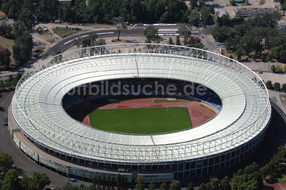 Wien aus der Vogelperspektive: Sportstätten-Gelände der Arena des Stadion Ernst-Happel-Stadion in Wien in Österreich