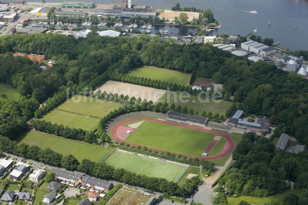 Flensburg von oben - Sportstätten-Gelände der Arena des Stadion in Flensburg im Bundesland Schleswig-Holstein