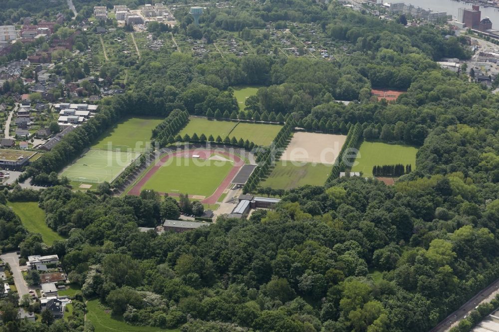 Flensburg aus der Vogelperspektive: Sportstätten-Gelände der Arena des Stadion in Flensburg im Bundesland Schleswig-Holstein