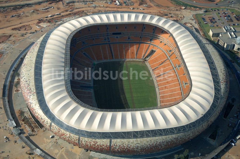 Luftaufnahme Johannesburg - Sportstätten-Gelände der Arena des Stadion FNB Stadium Soccer an der City Soccer City Ave im Ortsteil Nasrec in Johannesburg South in Gauteng, Südafrika