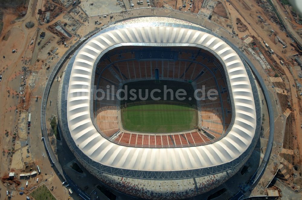 Johannesburg von oben - Sportstätten-Gelände der Arena des Stadion FNB Stadium Soccer an der City Soccer City Ave im Ortsteil Nasrec in Johannesburg South in Gauteng, Südafrika