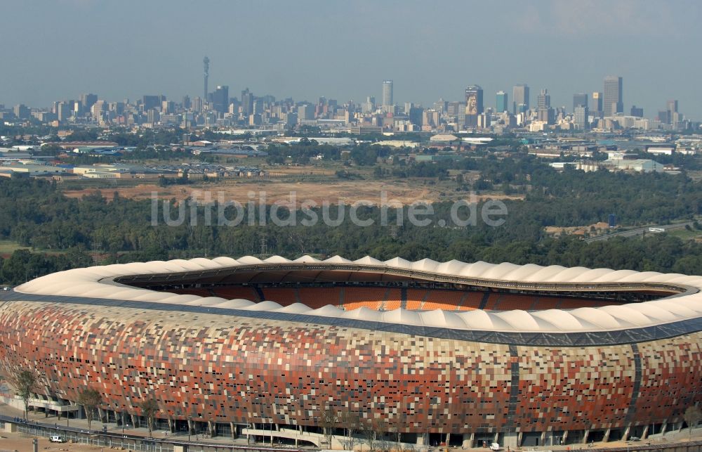 Luftaufnahme Johannesburg - Sportstätten-Gelände der Arena des Stadion FNB Stadium Soccer an der City Soccer City Ave im Ortsteil Nasrec in Johannesburg South in Gauteng, Südafrika