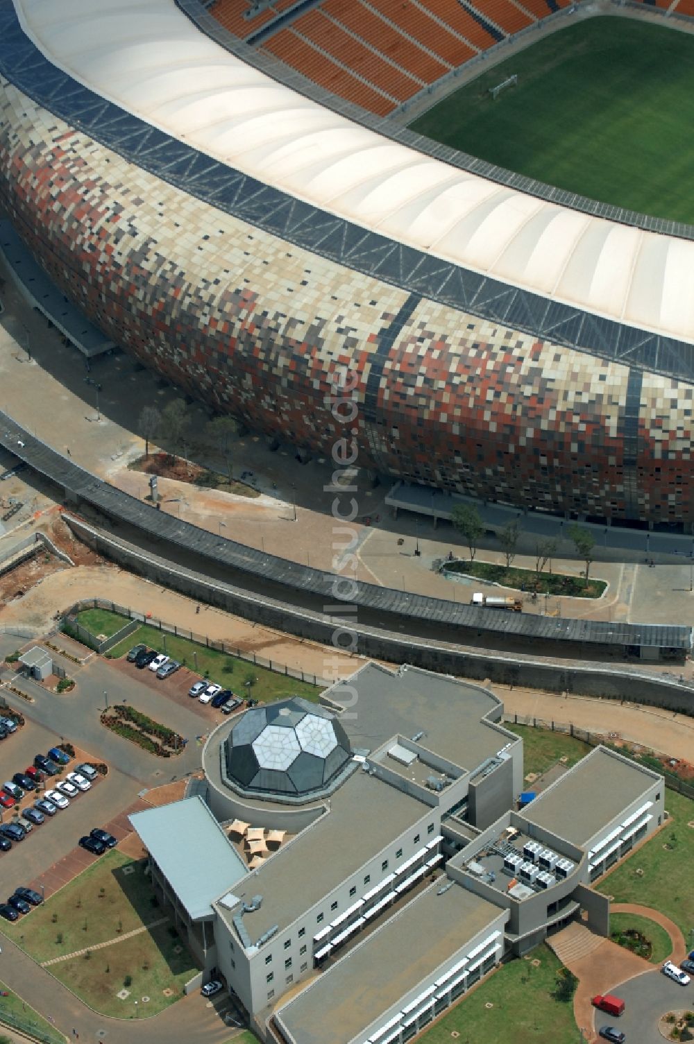 Luftbild Johannesburg - Sportstätten-Gelände der Arena des Stadion FNB Stadium Soccer an der City Soccer City Ave im Ortsteil Nasrec in Johannesburg South in Gauteng, Südafrika