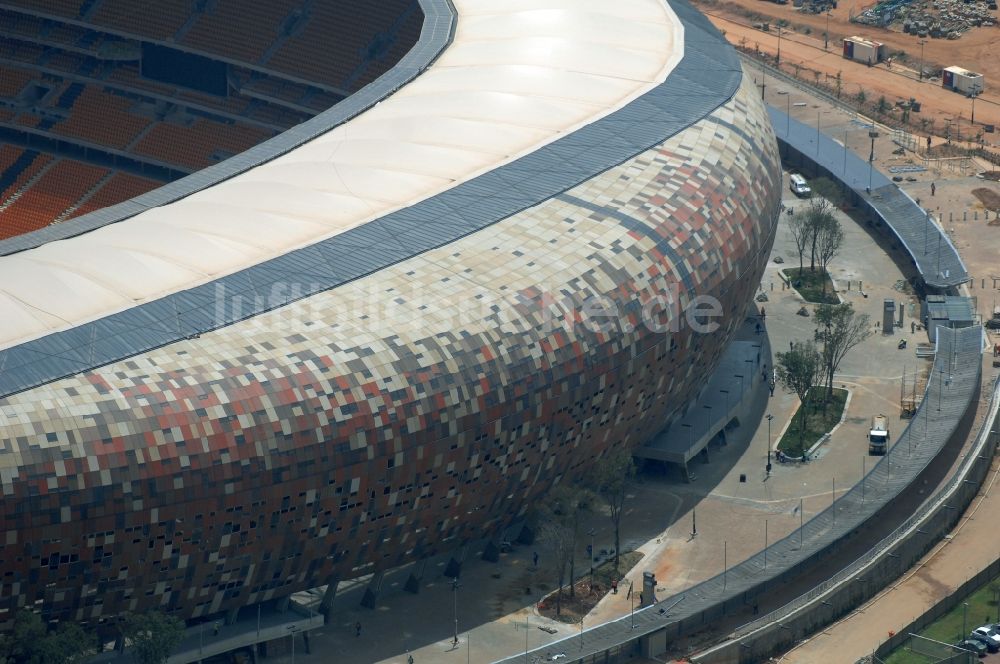 Luftaufnahme Johannesburg - Sportstätten-Gelände der Arena des Stadion FNB Stadium Soccer an der City Soccer City Ave im Ortsteil Nasrec in Johannesburg South in Gauteng, Südafrika