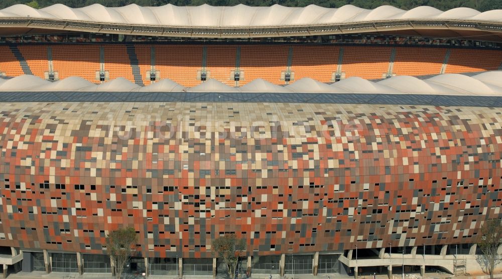 Johannesburg von oben - Sportstätten-Gelände der Arena des Stadion FNB Stadium Soccer an der City Soccer City Ave im Ortsteil Nasrec in Johannesburg South in Gauteng, Südafrika