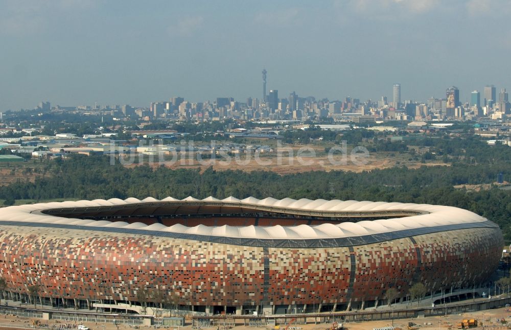 Luftaufnahme Johannesburg - Sportstätten-Gelände der Arena des Stadion FNB Stadium Soccer an der City Soccer City Ave im Ortsteil Nasrec in Johannesburg South in Gauteng, Südafrika