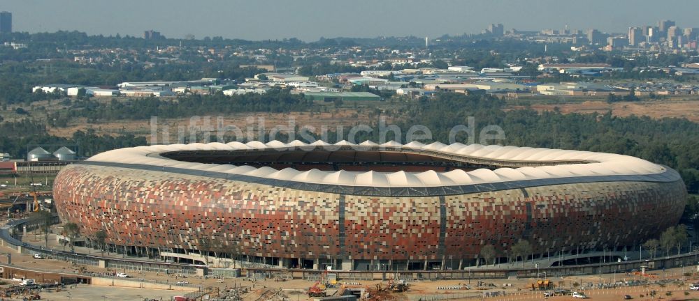 Johannesburg aus der Vogelperspektive: Sportstätten-Gelände der Arena des Stadion FNB Stadium Soccer an der City Soccer City Ave im Ortsteil Nasrec in Johannesburg South in Gauteng, Südafrika