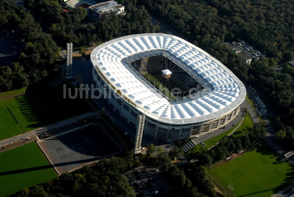 Frankfurt am Main aus der Vogelperspektive: Sportstätten-Gelände der Arena des Stadion in Frankfurt am Main im Bundesland Hessen