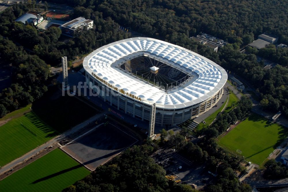 Luftaufnahme Frankfurt am Main - Sportstätten-Gelände der Arena des Stadion in Frankfurt am Main im Bundesland Hessen