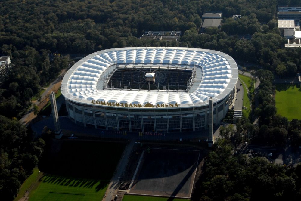 Luftaufnahme Frankfurt am Main - Sportstätten-Gelände der Arena des Stadion in Frankfurt am Main im Bundesland Hessen