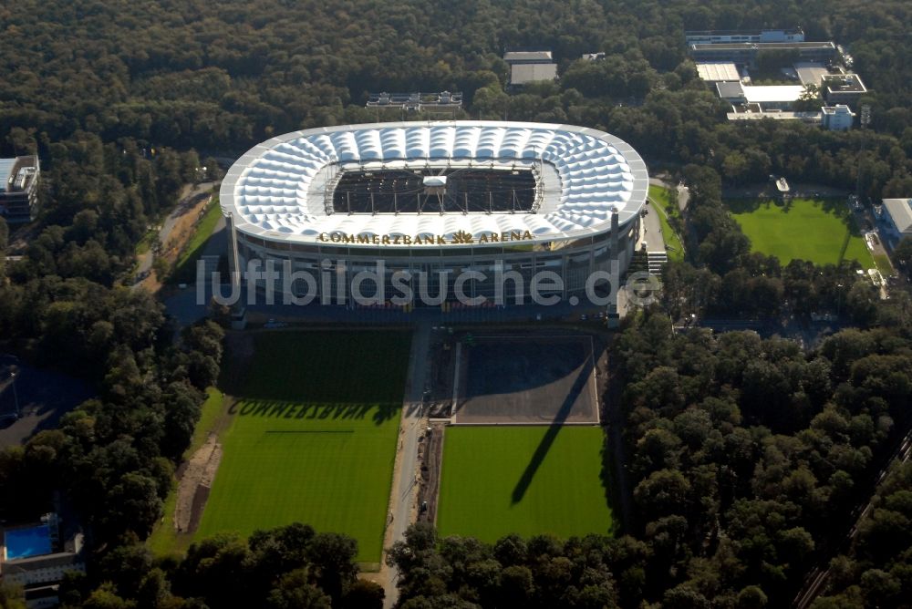 Luftaufnahme Frankfurt am Main - Sportstätten-Gelände der Arena des Stadion in Frankfurt am Main im Bundesland Hessen