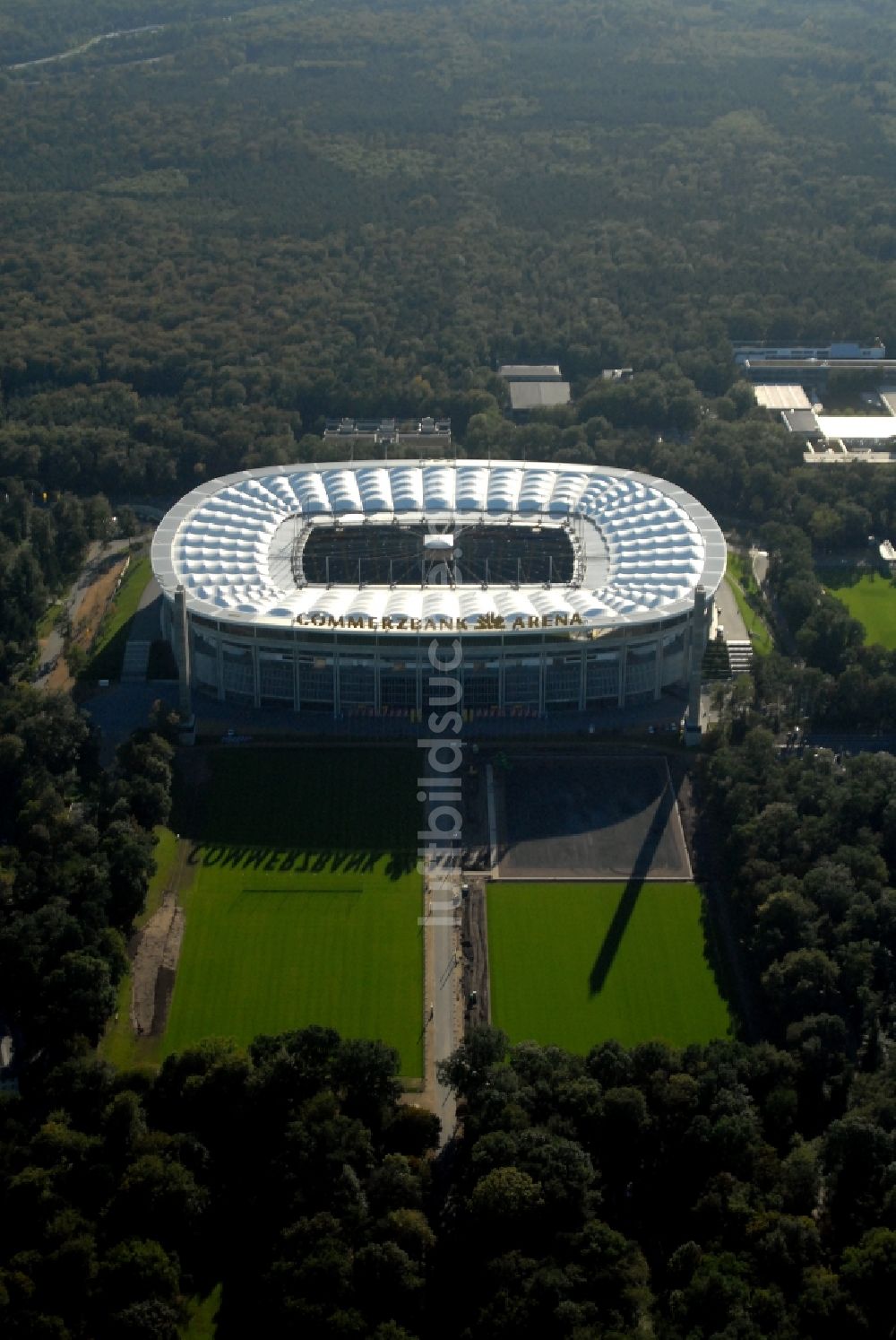 Frankfurt am Main von oben - Sportstätten-Gelände der Arena des Stadion in Frankfurt am Main im Bundesland Hessen