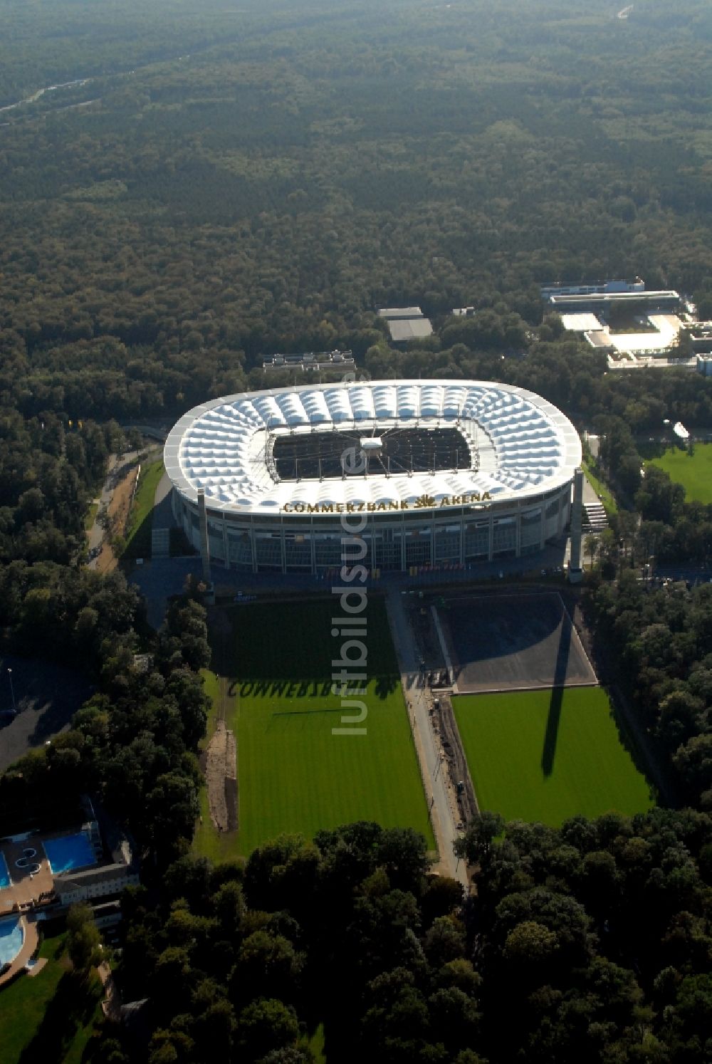 Luftbild Frankfurt am Main - Sportstätten-Gelände der Arena des Stadion in Frankfurt am Main im Bundesland Hessen