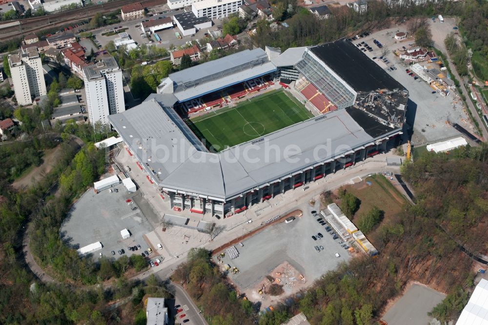 Kaiserslautern aus der Vogelperspektive: Sportstätten-Gelände der Arena des Stadion Fritz-Walter-Stadion in Kaiserslautern im Bundesland Rheinland-Pfalz, Deutschland