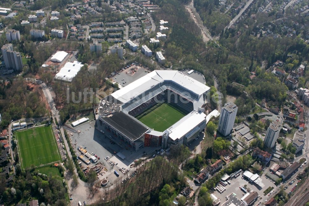 Kaiserslautern von oben - Sportstätten-Gelände der Arena des Stadion Fritz-Walter-Stadion in Kaiserslautern im Bundesland Rheinland-Pfalz, Deutschland