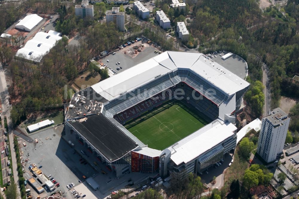 Kaiserslautern aus der Vogelperspektive: Sportstätten-Gelände der Arena des Stadion Fritz-Walter-Stadion in Kaiserslautern im Bundesland Rheinland-Pfalz, Deutschland