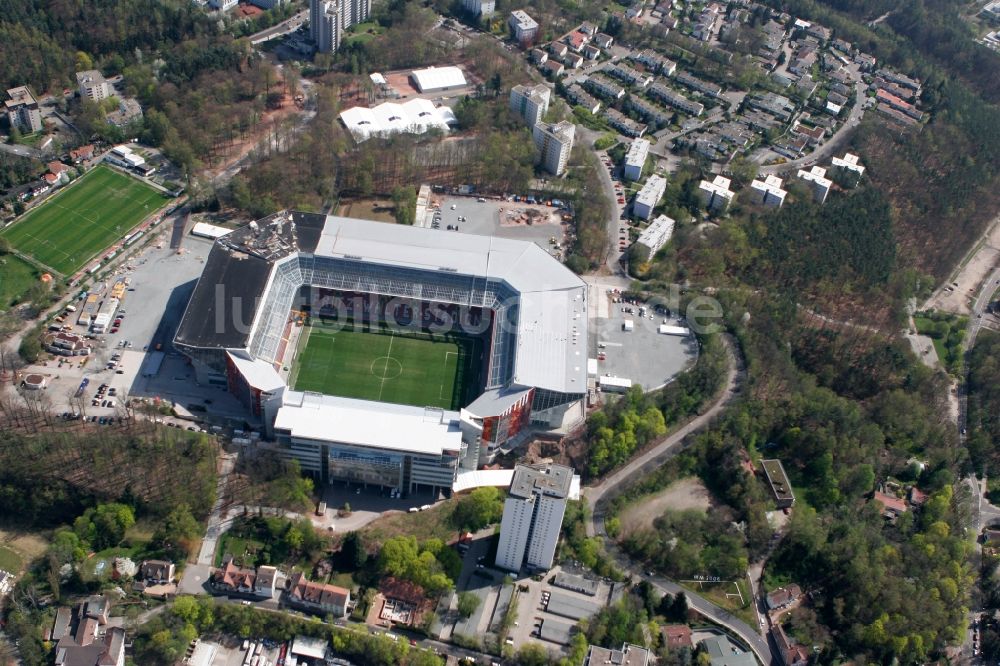 Kaiserslautern von oben - Sportstätten-Gelände der Arena des Stadion Fritz-Walter-Stadion in Kaiserslautern im Bundesland Rheinland-Pfalz, Deutschland