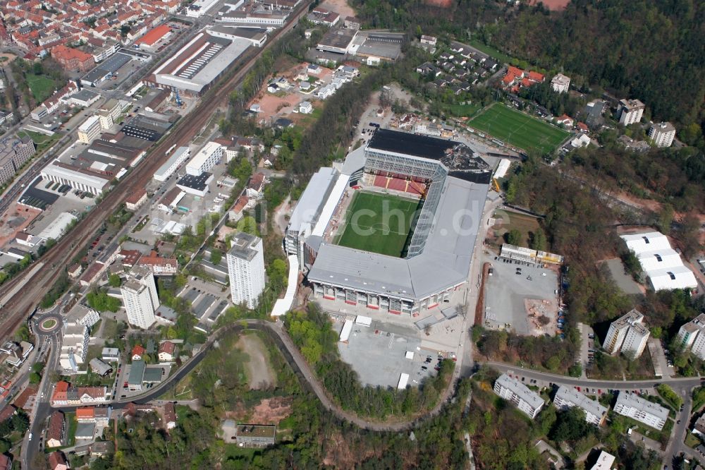 Luftaufnahme Kaiserslautern - Sportstätten-Gelände der Arena des Stadion Fritz-Walter-Stadion in Kaiserslautern im Bundesland Rheinland-Pfalz, Deutschland