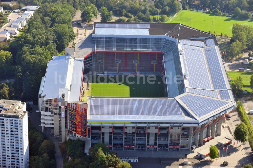 Kaiserslautern aus der Vogelperspektive: Sportstätten-Gelände der Arena des Stadion Fritz-Walter-Stadion in Kaiserslautern im Bundesland Rheinland-Pfalz, Deutschland