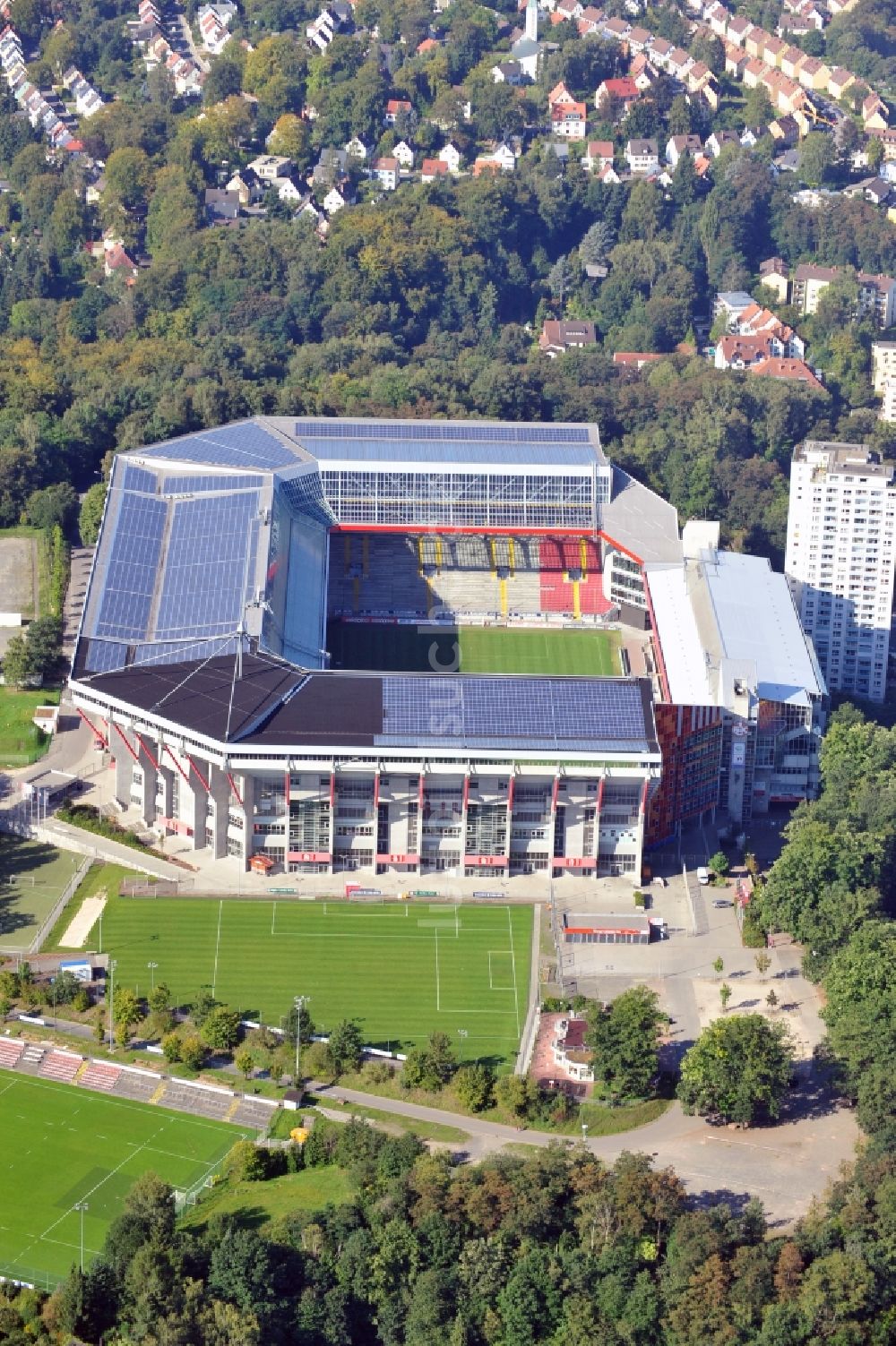 Luftaufnahme Kaiserslautern - Sportstätten-Gelände der Arena des Stadion Fritz-Walter-Stadion in Kaiserslautern im Bundesland Rheinland-Pfalz, Deutschland