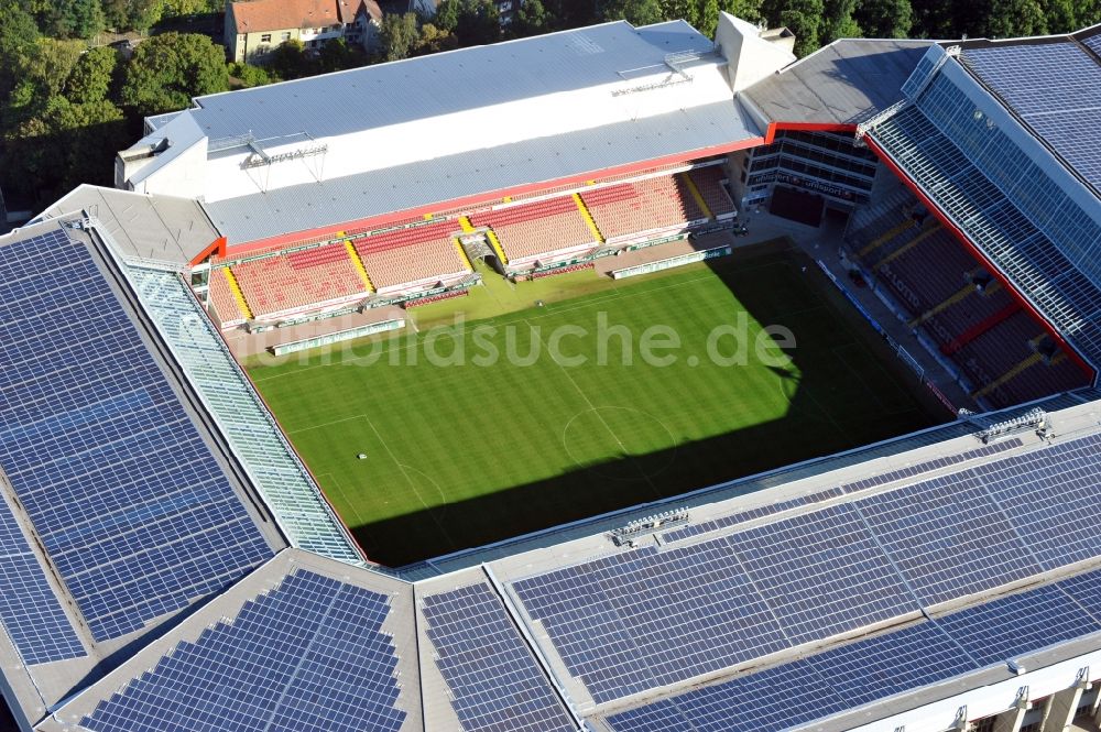 Kaiserslautern aus der Vogelperspektive: Sportstätten-Gelände der Arena des Stadion Fritz-Walter-Stadion in Kaiserslautern im Bundesland Rheinland-Pfalz, Deutschland