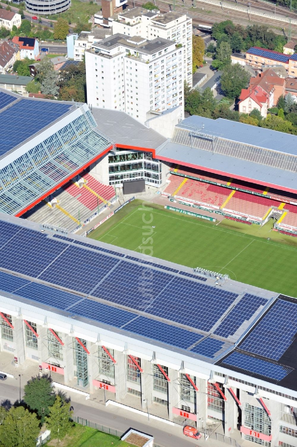 Kaiserslautern von oben - Sportstätten-Gelände der Arena des Stadion Fritz-Walter-Stadion in Kaiserslautern im Bundesland Rheinland-Pfalz, Deutschland