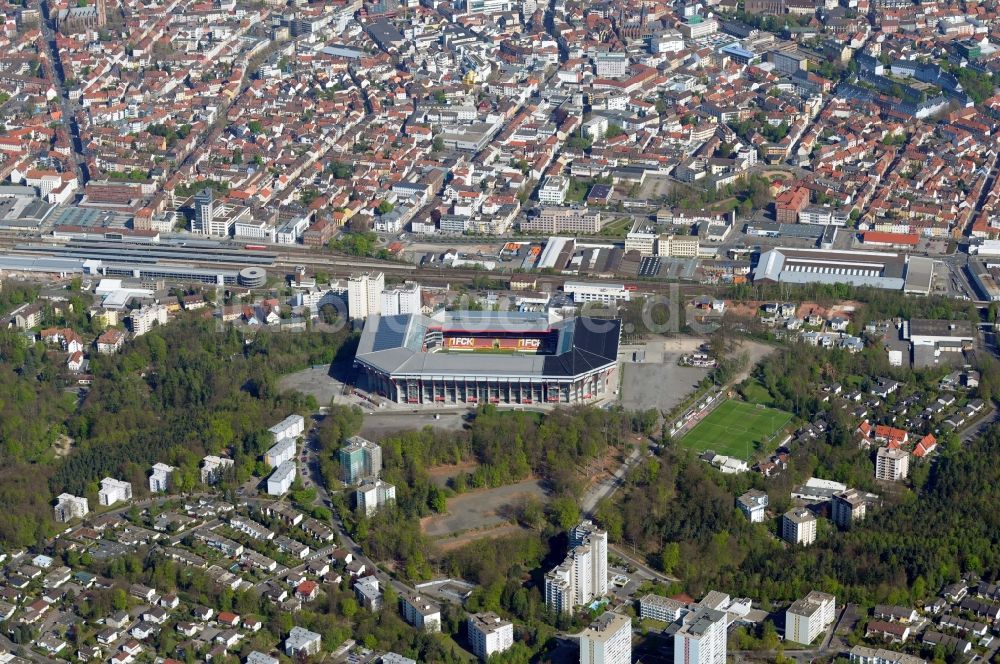 Kaiserslautern von oben - Sportstätten-Gelände der Arena des Stadion Fritz-Walter-Stadion in Kaiserslautern im Bundesland Rheinland-Pfalz, Deutschland