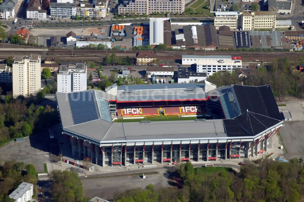 Kaiserslautern aus der Vogelperspektive: Sportstätten-Gelände der Arena des Stadion Fritz-Walter-Stadion in Kaiserslautern im Bundesland Rheinland-Pfalz, Deutschland