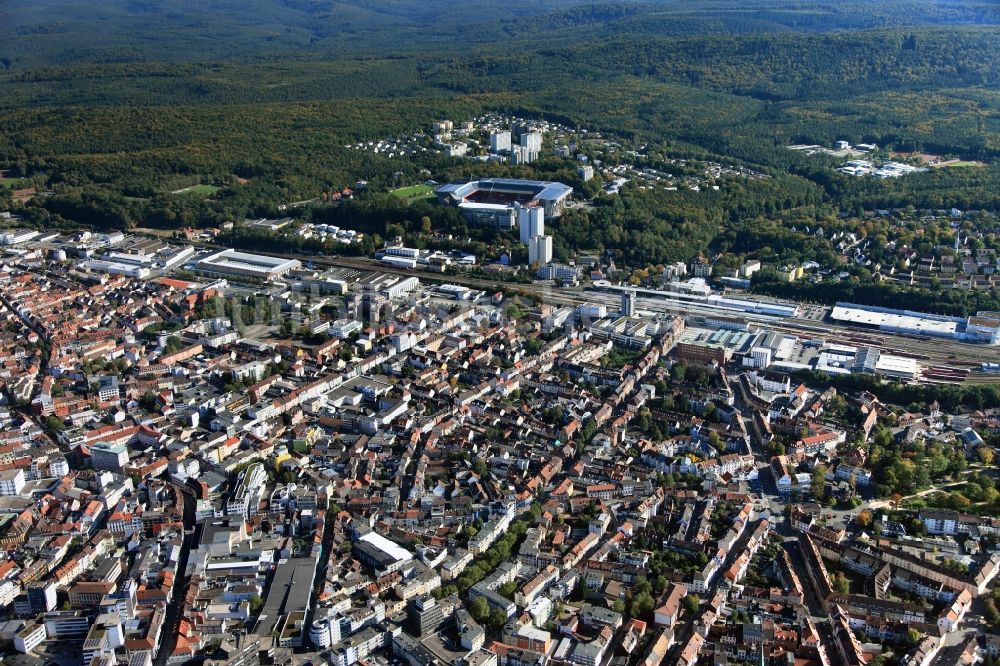 Kaiserslautern aus der Vogelperspektive: Sportstätten-Gelände der Arena des Stadion Fritz-Walter-Stadion in Kaiserslautern im Bundesland Rheinland-Pfalz, Deutschland