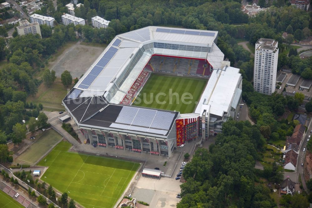 Kaiserslautern aus der Vogelperspektive: Sportstätten-Gelände der Arena des Stadion Fritz-Walter-Stadion in Kaiserslautern im Bundesland Rheinland-Pfalz, Deutschland