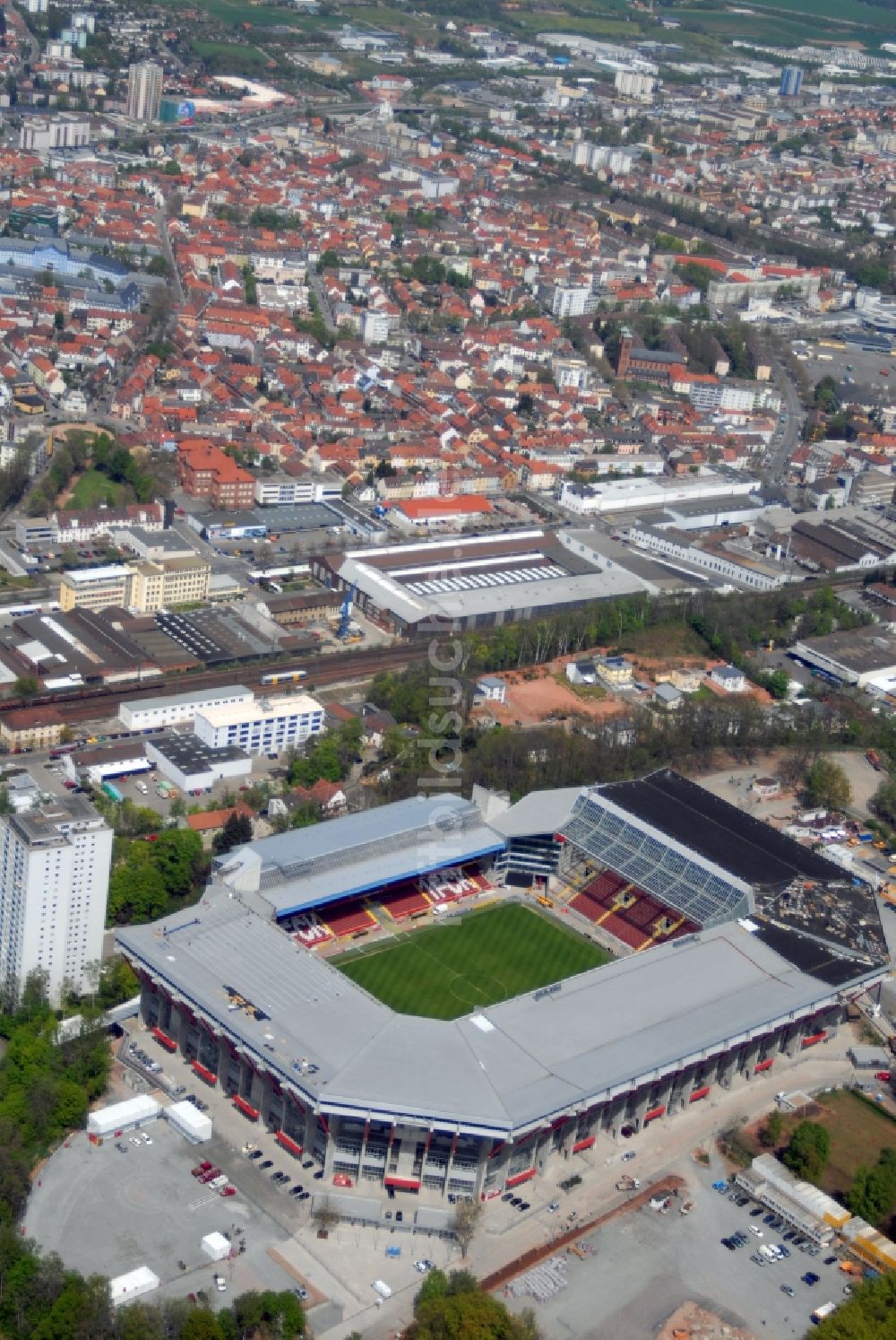 Luftaufnahme Kaiserslautern - Sportstätten-Gelände der Arena des Stadion Fritz-Walter-Stadion in Kaiserslautern im Bundesland Rheinland-Pfalz, Deutschland